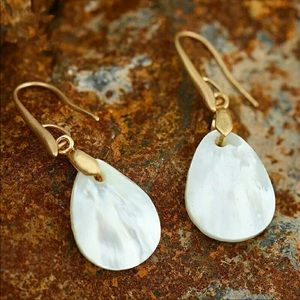 Gorgeous, dainty mother of pearl drop earrings